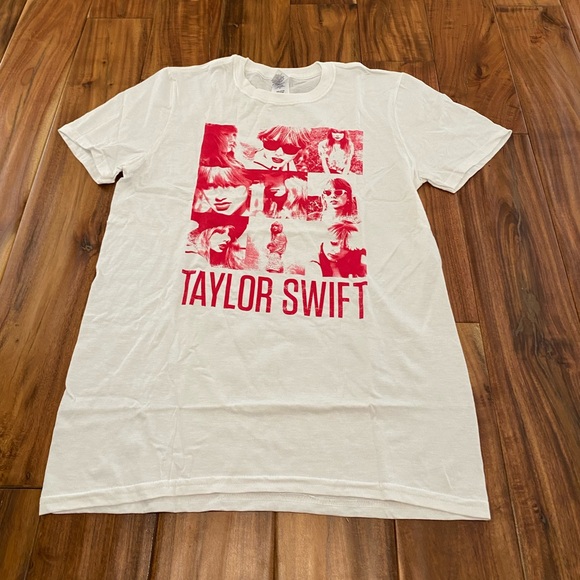 Taylor Swift Red Album T-Shirt NWOT Size S - Picture 1 of 6
